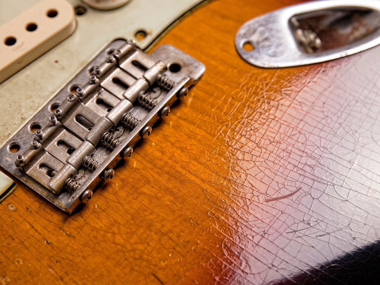Faded 3 Tone Sunburst SC Body GE0221