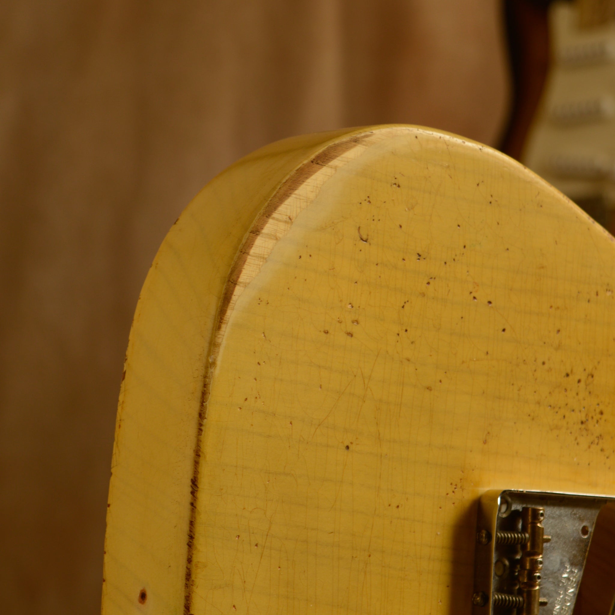 1 Piece Swamp Ash TC Body, Pickguard & Hardware