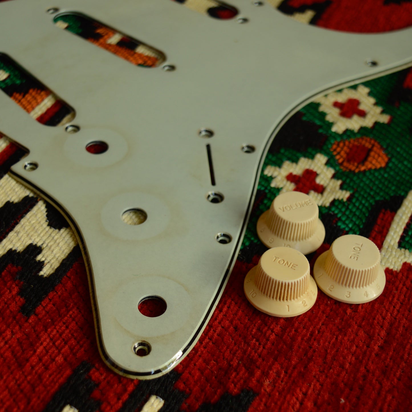 62 Spec Scratchplate and Knobs GE0456