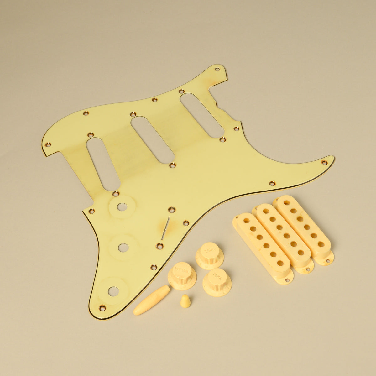GE0799 '62 "Nicotine'd" Mint Scratchplate Set
