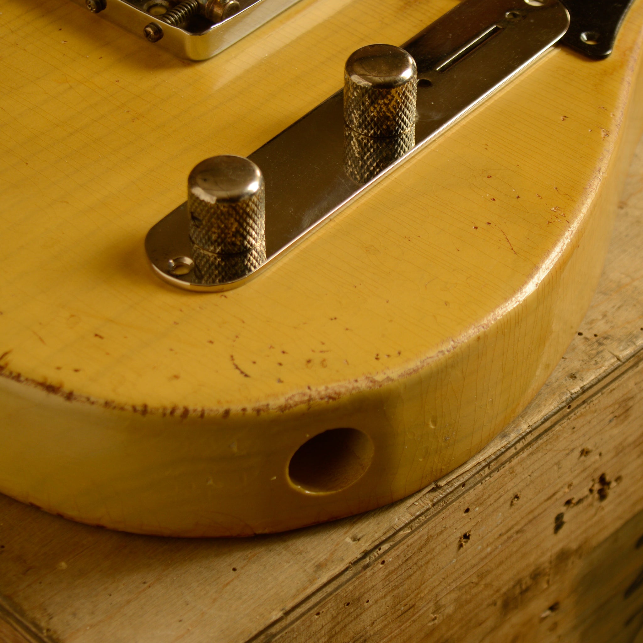 1 Piece Swamp Ash TC Body, Pickguard & Hardware