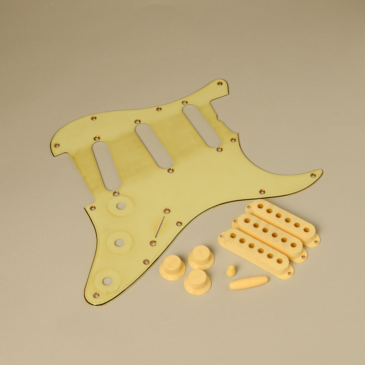 GE0795 '62 Nicotine'd Mint Scratchplate Set