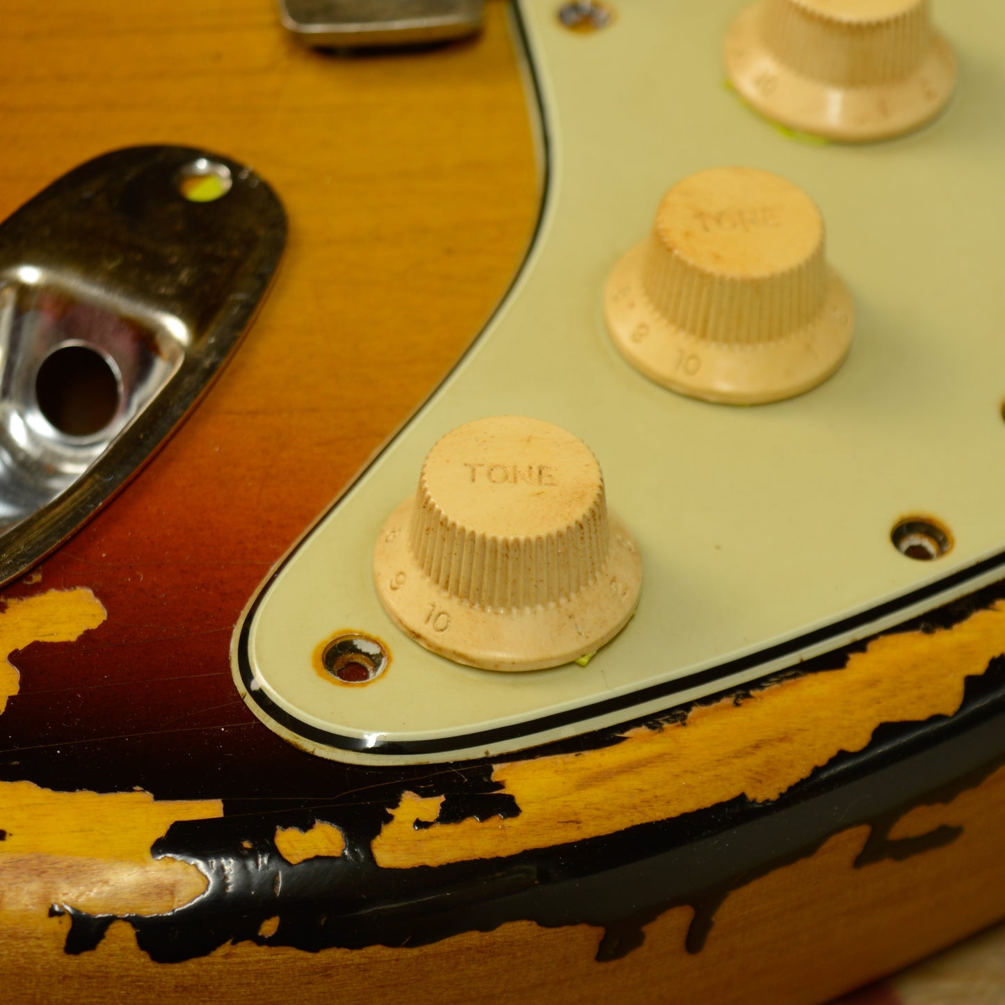 Lightweight 3 Tone Sunburst SC Body GE0694