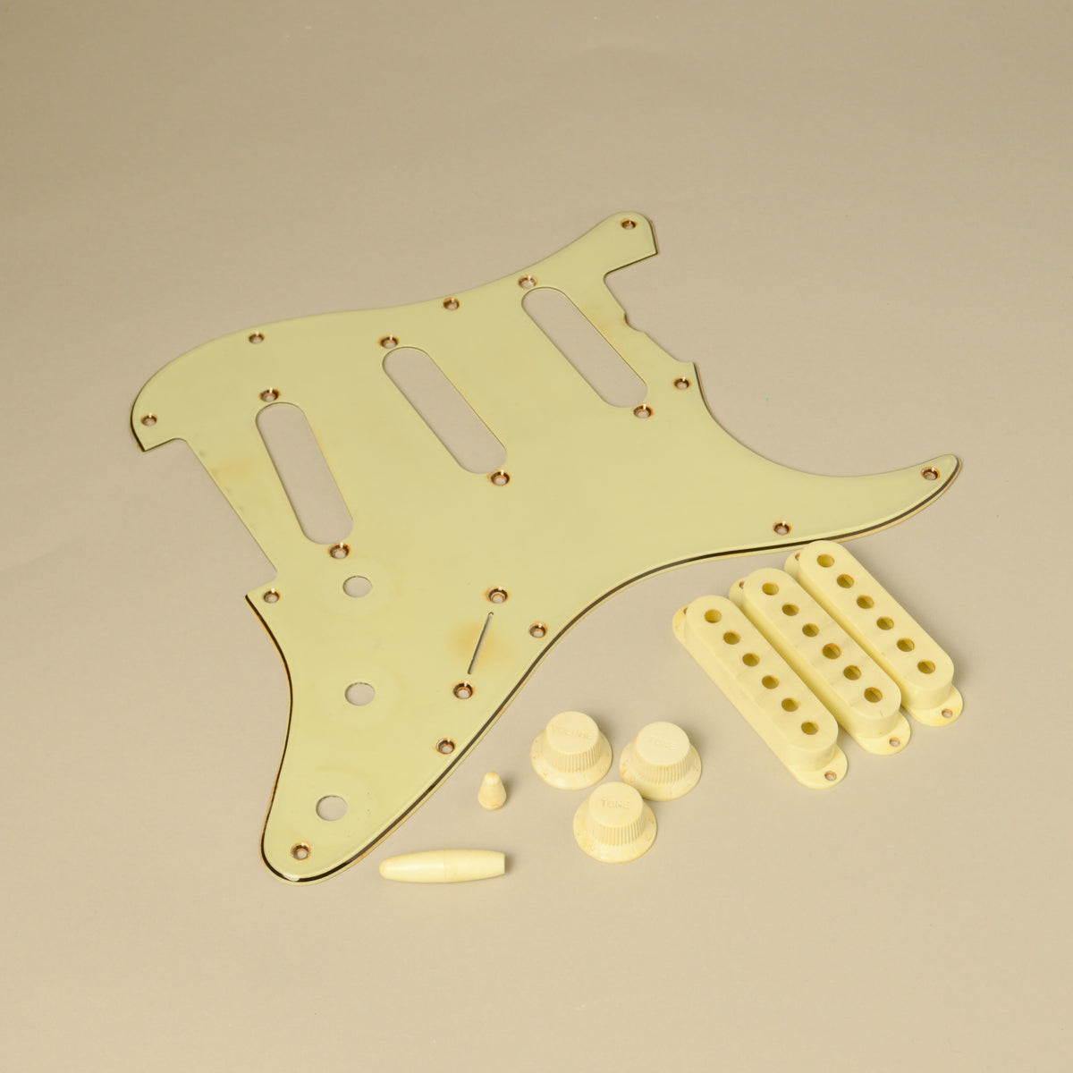 GE0796 '62 "Grey'd" Mint Scratchplate Set