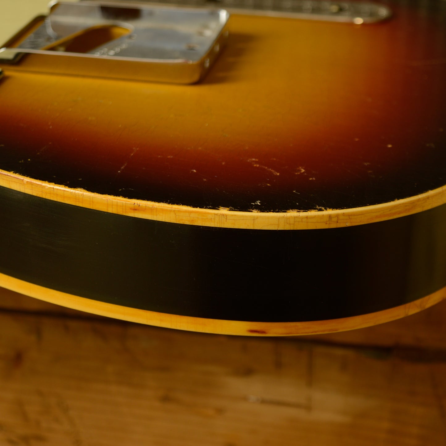 3 Tone Sunburst Double Bound Body and Pickguard GE0681