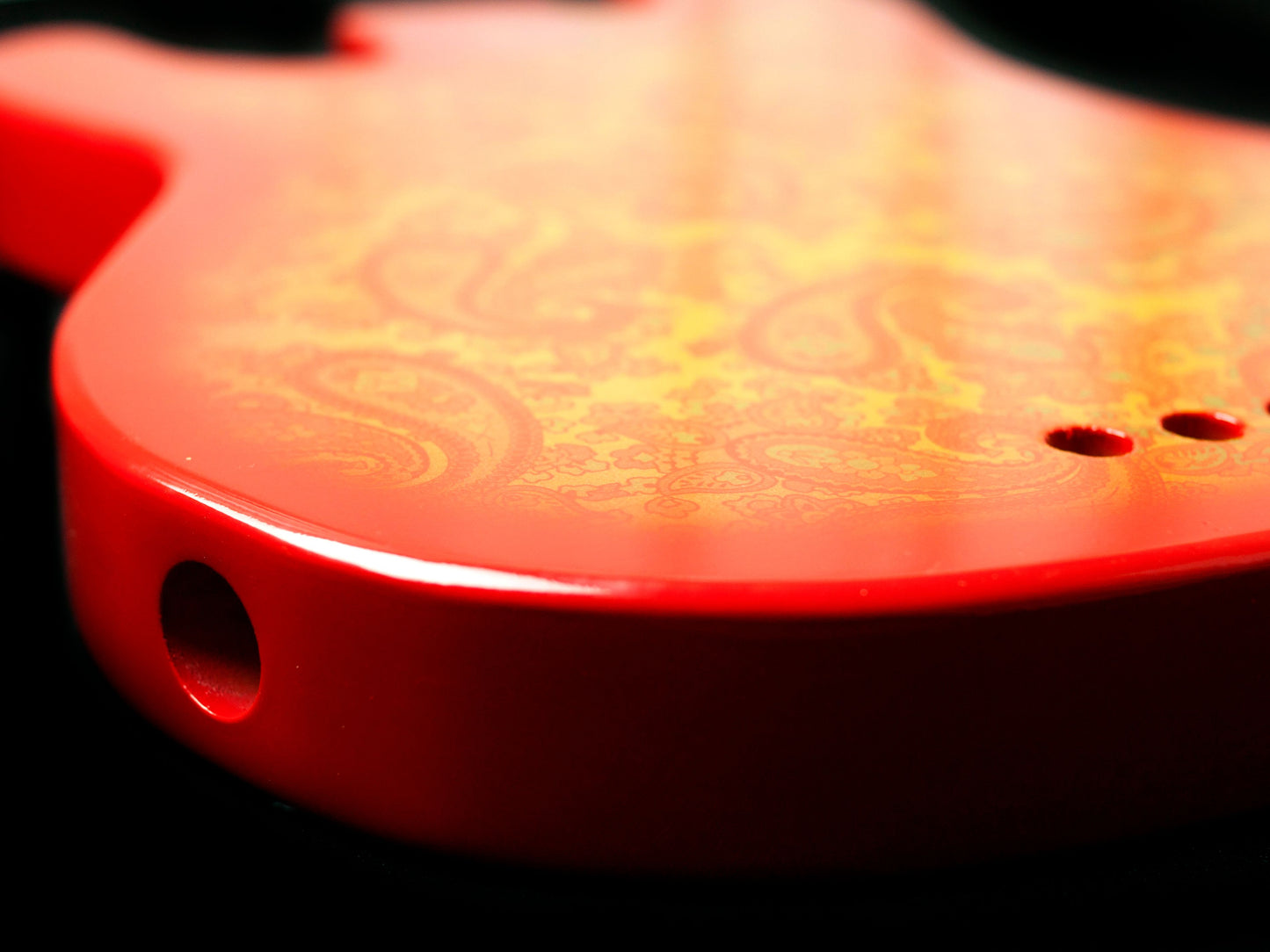 Pink Paisley TC Bass Body GE0112