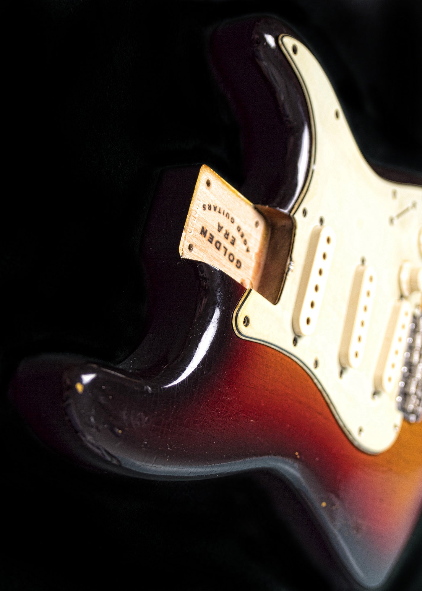 3 tone Sunburst SC body GE0051