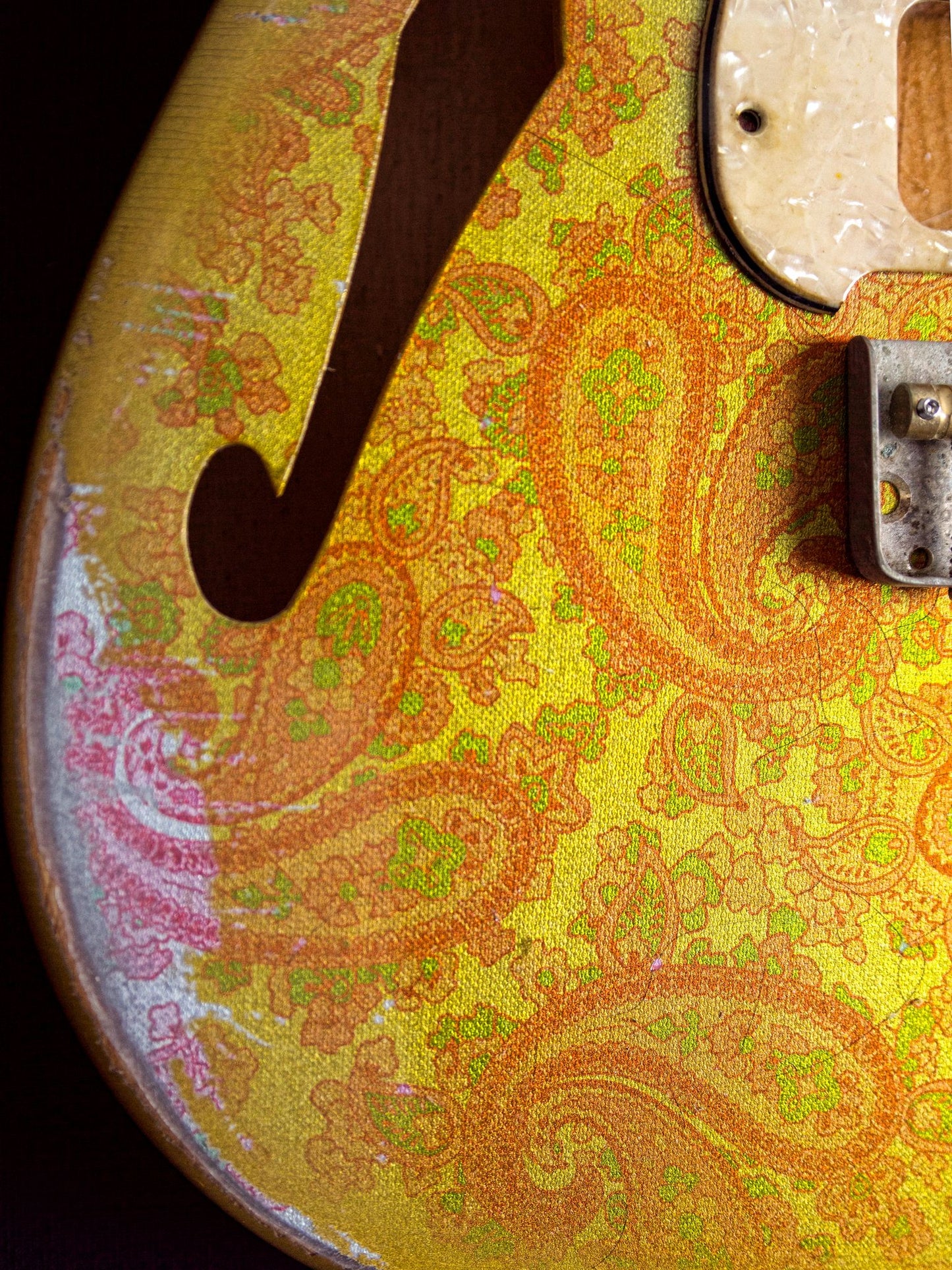 Hardware Loaded Paisley Thinline Body GE0085