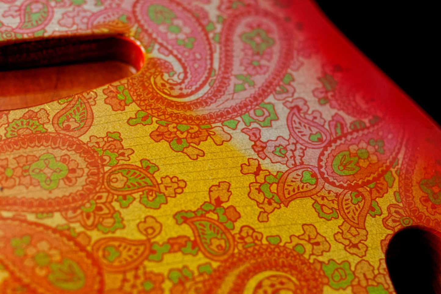 Pink Paisley TC Bass Body GE0112